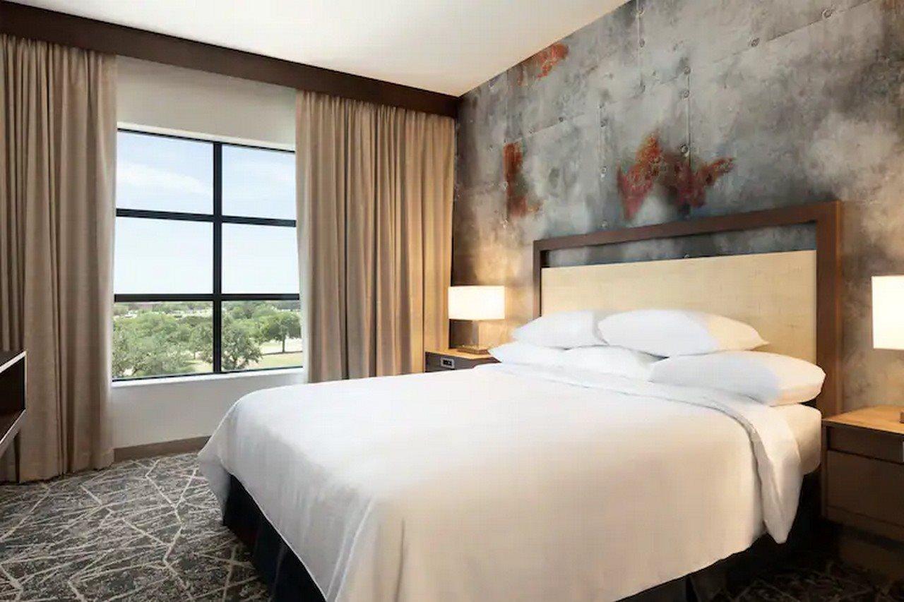 Embassy Suites San Antonio Brooks City Base Hotel & Spa Exterior photo