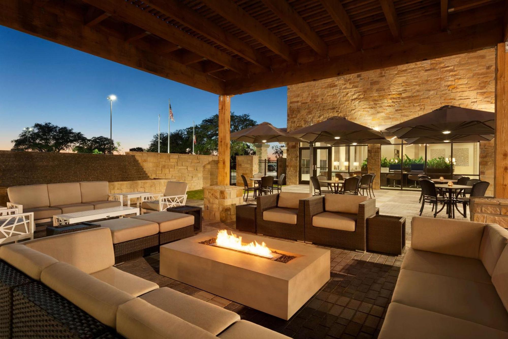 Embassy Suites San Antonio Brooks City Base Hotel & Spa Exterior photo